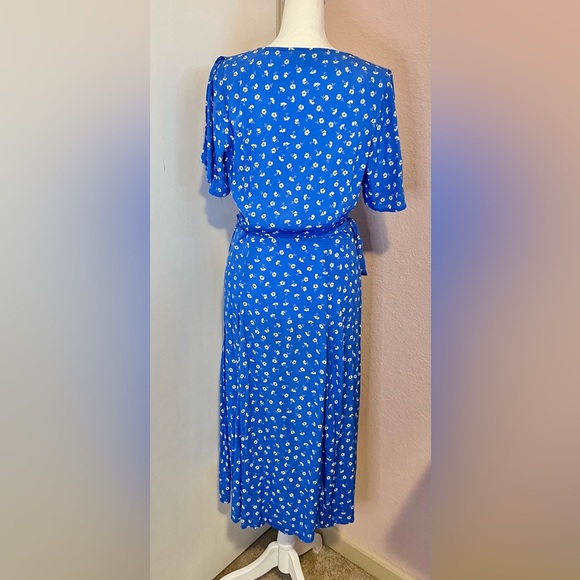 Maretta Blue and White Floral Print Wrap Midi Dress - Picture 11 of 16